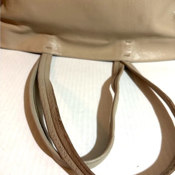 Cuyana Beige pebble Leather Tote Bag - Picture 9 of 15